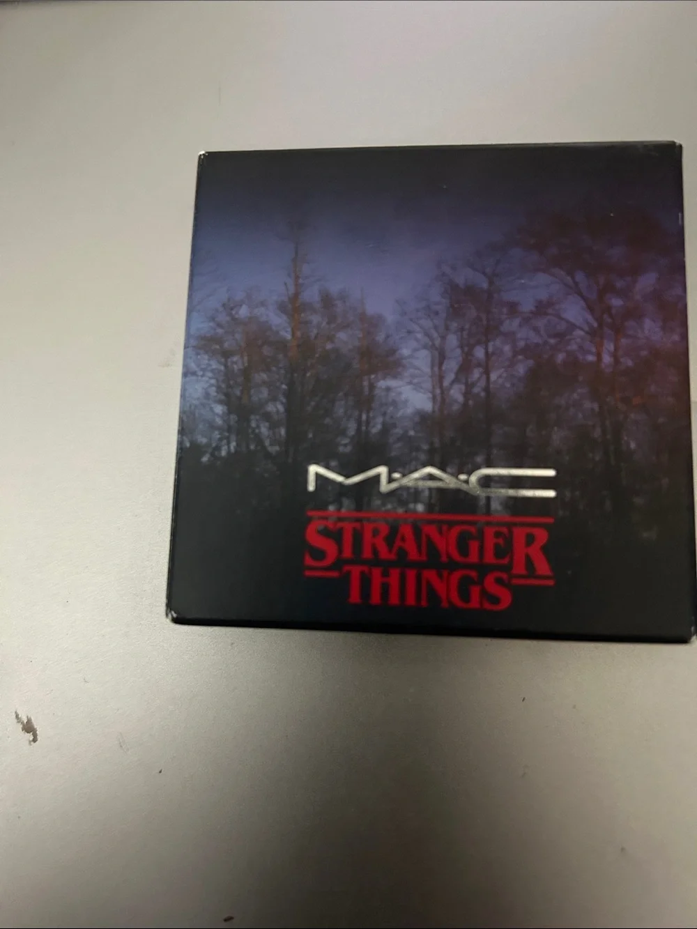 MAC Cosmetics Stranger Things Hawkins Compact – Green & Gold